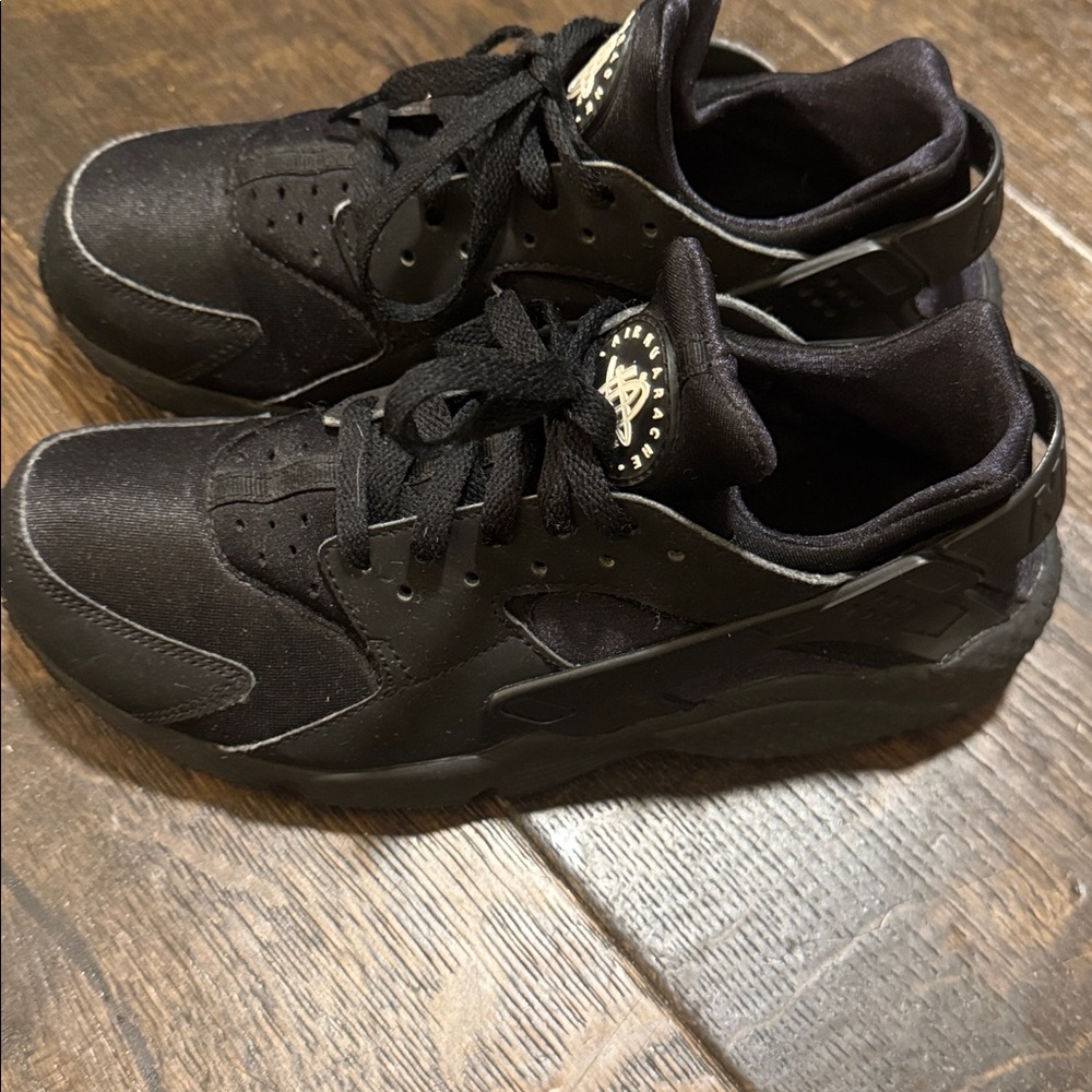 Nike Air Huarache Sneakers - Picture 17 of 17